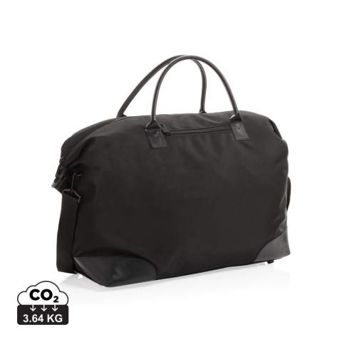 Plan your perfect getaway with this large Aware™ 1200D weekend bag. The bag features one big roomy compartment with front pocket and PU handles. With AWARE™ tracer that validates the genuine use of recycled materials. Each weekend bag is made of 21 PET bottles (500ml). 2% of proceeds of each Impact product sold will be donated to Water.org. Composition 100% recycled polyester. Lining in 150D recycled polyester.