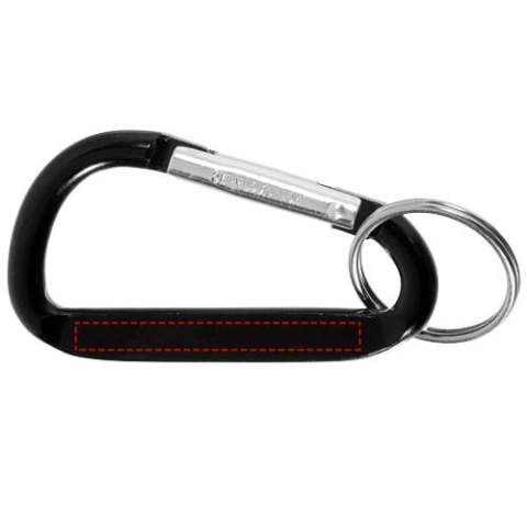 Le porte-clés Timor à mousqueton est très pratique puisqu'il peut être attaché à un sac à dos. Il est fabriqué en aluminium léger et résistant et présente une finition métallique saisissante. Timor propose différentes options pour ajouter un logo visible. Le mousqueton n'est pas adapté à l'escalade.