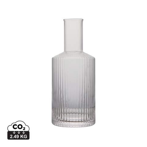 A carafe created with timeless design and classic, elegant lines. Perfect for any occasion where you want to serve refreshing drinks with style. The carafe creates a sophisticated atmosphere at the dinner table or other festive occasions. Ideal for water, juice and other cold beverages. Made of soda-lime glass. The carafe holds 1450 ml and is dishwasher safe. Cold drinks only.