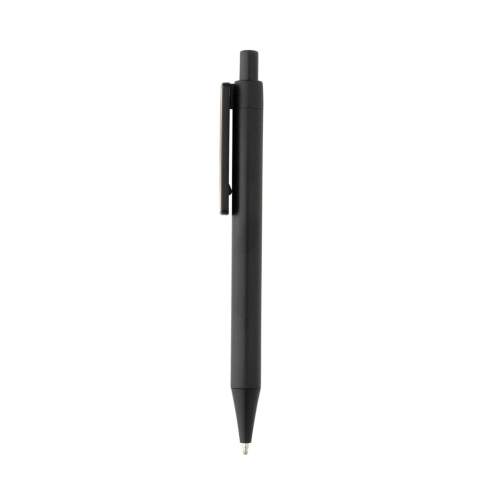 Een mooie pen met een nieuwe look met een bamboe clip. Gemaakt met GRS (Global Recycle Standard) gecertificeerde gerecyclede materialen. GRS-certificering zorgt voor een volledig gecertificeerde toeleveringsketen van de gerecyclede materialen. Gemaakt met 100% gerecycled GRS-gecertificeerd gerecycled ABS. Totaal gerecycled materiaal: 80% op basis van het totale gewicht van het item. Absoluut perfect voor het communiceren van uw merkboodschap. Inclusief ca. 1200 m schrijflengte Duitse Dokumental® blauwe inktvulling met TC-ball voor ultraglad schrijven.