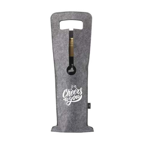 WoW! Fasionable RPET wine bottle holder. Made from recycled PET bottles. This product is designed to hold one bottle of wine (not included) with a diameter of approx. 7.5 cm. GRS-certified. Total recycled material: 95%.