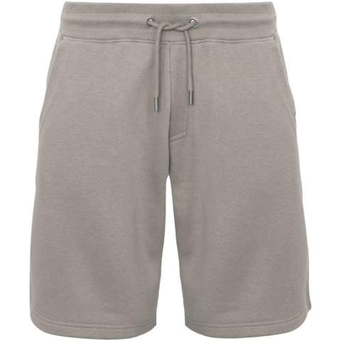 Shorts van sweatshirtstof met geborstelde binnenkant en zijzakken. Brede tailleband van 2x2 rib met een sterke elastiek en een trekkoord met details in antiek zilver metaal. Stijlvolle decoratieve stiksels verfraaien het kledingstuk.