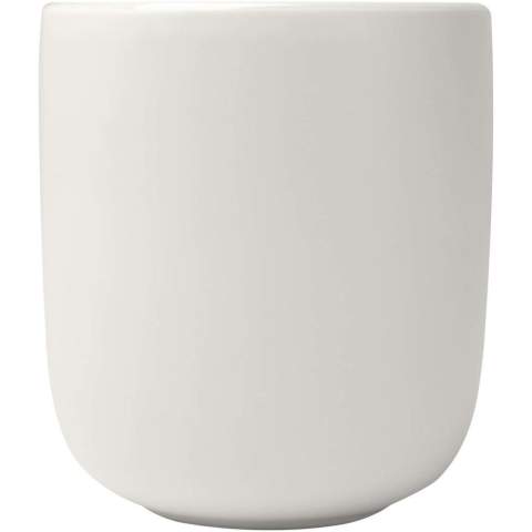 Enjoy your favourite hot beverages with the Male 2-piece 200 ml ceramic cup set. Perfectly sized for coffee, tea, or other drinks, each cup features a smooth finish and ergonomic design for a comfortable grip. The sleek, modern style adds elegance to any kitchen or café setting.