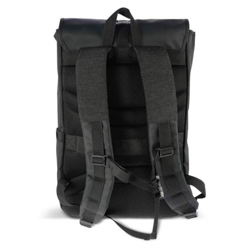 Voici "Liam", votre sac à dos écologique pour ordinateur portable. Fabriqué à partir de matériaux RPET recyclés, il est durable et élégant. Transportez votre technologie et vos objets essentiels en toute bonne conscience.
