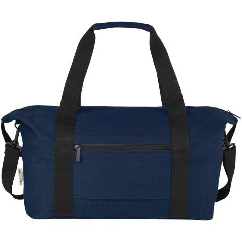 Composé de matériaux hautement résistants, d'une toile recyclée GRS et d'une doublure GRS RPET, le sac de sport Joey de 25 litres dispose d'un compartiment principal zippé spacieux avec une poche intérieure zippée sécurisée. Il dispose également d'une poche avant ouverte et d'une autre poche zippée à l'arrière pour un caddie et il peut être transporté soit par des poignées en sangle renforcées, soit par la bandoulière amovible et réglable pour plus de confort. La plaque métallique décorative peut faire briller un logo grâce à sa finition subtile et mate.