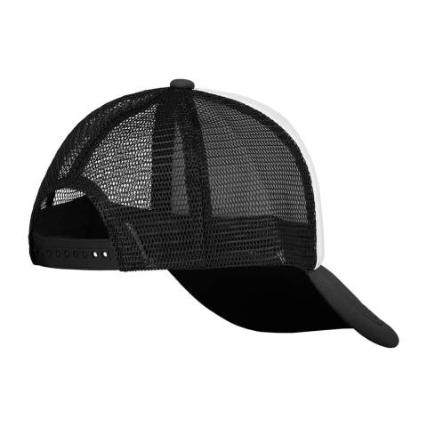 Diese trendige Trucker Cap aus Schaumstoff und Netzmaterial mit 5 Panelen ist beliebt bei jedermann! Veredeln Sie die Vorderseite mit einem
Transferdruck oder Stick. Mit dieser Cap als Werbegeschenk machen Sie
garantiert jedem Kind eine Freude!