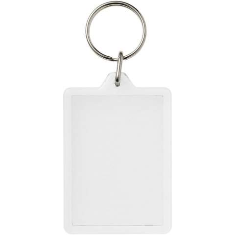Transparenter, rechteckiger C1-Schlüsselanhänger mit metallenem Schlüsselring. Der Metallring bietet ein flaches Profil, das sich ideal für Mailings eignet. Abmessungen der Druckeinlage: 5,0 cm x 3,5 cm.
