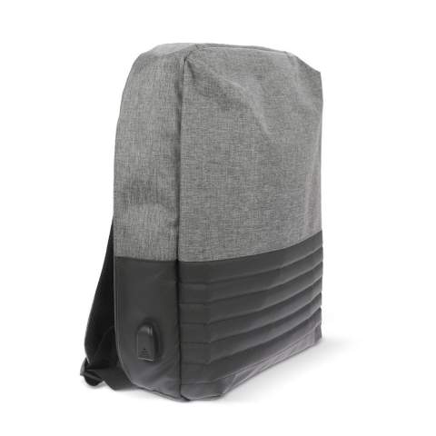 Voici "Addison" - votre sac à dos antivol pour ordinateur portable. Élégant, sûr et adapté à la vie contemporaine. Protégez votre technologie en toute confiance, avec des fermetures éclair discrètes pour plus de sécurité.