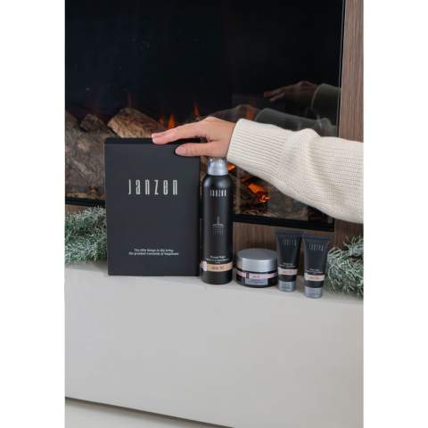 A gift set of 4 body products as the ultimate treat for your skin, in the fragrance Skin 90 from the Janzen brand. Contents: • Shower Foam - 200 ml • Body Scrub - 125 gr • Body Lotion - 40 ml • Shower Gel - 40 ml. Start your day feeling fresh and full of confidence with these great, revitalising products. Lively and uplifting, that's Skin 90. Cherry blossom is nothing less than revered in Japan. With its pale pink petals and pleasant scent, this tree is a genuine feast for the senses. In this fragrance, the subtle touch of cherry blossom alternates with the fresh notes of lily and the powerful element of tonka bean. The elegant products are packed in a luxurious gift box.