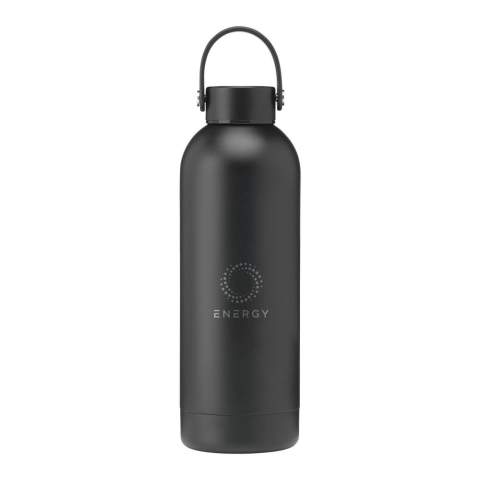 Dubbelwandige waterfles/thermosfles van gerecycled RVS. Vacuüm geïsoleerd en lekvrij. Afgewerkt met een matte, krasbestendige poedercoating. Geschikt voor het op temperatuur houden van koude of warme dranken. RCS-gecertificeerd. Totaal gerecycled materiaal 92%. Inhoud 500 ml.     RVS kan vele malen gerecycled worden terwijl de kwaliteit van het materiaal grotendeels behouden blijft. Door het gebruik van gerecycled RVS worden minder nieuwe grondstoffen gebruikt. Dit betekent minder energieverbruik en minder gebruik van water. Per stuk in kraft doos.