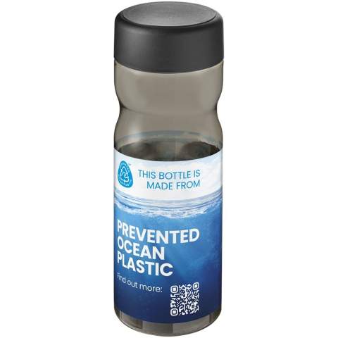 Bouteille de sport à simple paroi avec design ergonomique. La bouteille est faite à partir de plastique provenant de l'organisation Prevented Ocean Plastic. Le plastique est collecté à moins de 50 km d'un littoral océanique ou d'une voie navigable importante qui se jette dans l'océan.Il est ensuite trié et transformé en plastique recyclé de grande qualité et qui peut être en contact avec la nourriture en toute sécurité. Dispose d’un couvercle vissé sécurisé. Capacité de 650 ml. Couleurs à mélanger et assortir pour créer la bouteille parfaite. Fabriqué au Royaume-Uni. Emballée dans un sac en plastique PE recyclé. En raison de la nature du matériau recyclé, il peut y avoir quelques petites marques sur le corps de la bouteille.