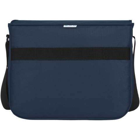 Nachhaltige GRS-zertifizierte RPET-Laptoptasche aus 60% recycelten Materialien. Ausgestattet mit einem großen Hauptfach mit Reißverschluss, einer gepolsterten 15-Zoll-Laptophülle und einem Frontfach (beide mit Klettverschluss). Kommt mit einer Abdeckklappe mit Reißverschlusstasche und Schnallenverschluss. Ausgestattet mit einem bequemen, gepolsterten und verstellbaren Schultergurt und einer Trolley-Befestigung auf der Rückseite.