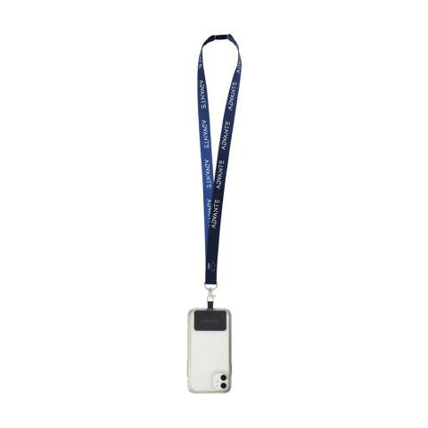 Solide lanyard en polyester RPET tissé (fabriquée à partir de bouteilles en PET recyclées). Fourni avec un mousqueton en métal, un patch universel et une attache de sécurité en plastique.  Le patch permet d'attacher votre smartphone à votre lanyard. Ce système vous permet de porter votre smartphone en toute sécurité autour de votre cou. Vous aurez ainsi votre téléphone rapidement à portée de main et vous garderez les mains et les poches de vos vêtements libres. Ce patch est compatible avec la plupart des combinaisons de smartphones et de coques, mais pas avec les coques à fond ouvert. Le système est conçu pour que le port de chargement de votre téléphone ne soit pas bloqué, même lorsque le téléphone est attaché au lanyard.   Comprend un marquage par sublimation en couleur sur le lanyard. Fabriqué en Europe.