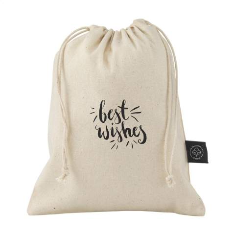 Gift pouch made from recycled cotton (150 g/m²). With drawstrings made from recycled polyester and recycled cotton. Original as gift packaging and suitable for storing items. GRS-certified. Total recycled material: 94%. Capacity approx. 500 ml.