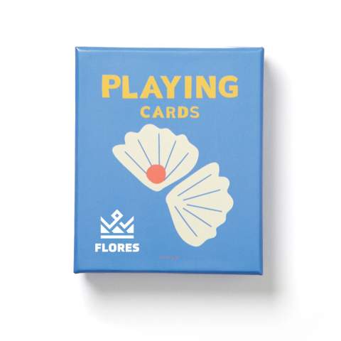 Ce jeu de cartes élégant apporte une touche amusante et chic à votre intérieur. La jolie boîte agrémente à merveille votre décoration et peut également être utilisée avec vos amis et votre famille pour une petite partie de cartes.