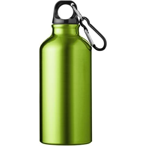Mit dieser robusten und dennoch leichten 400 ml Trinkflasche aus Aluminium ist man immer gut versorgt. Sie ist der perfekte Begleiter beim Sport, auf Tagesausflügen oder im Büro. Die einwandige Oregon-Flasche hat einen Schraubverschluss und bietet viel Platz für ein Logo Ihrer Wahl. Der mitgelieferte Karabinerhaken (nicht zum Klettern geeignet) kann sicher an einer Tasche befestigt werden, damit die Flasche nicht verloren geht. Die Flasche ist BPA-frei und nach dem deutschen Lebensmittel- und Bedarfsgegenständegesetz (LFGB) sowie nach REACH auf Phthalate geprüft und zugelassen.
