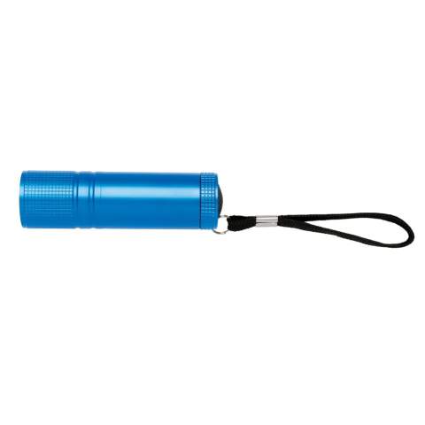 Lampe torche COB en aluminium, super puissante en taille de poche. Cette lampe COB est beaucoup plus puissante que les lampes LED habituelles et consomme moins d’énergie, permettant une autonomie 30% plus importante sur la même batterie. Avec dragonne et 3 piles AAA incluses.<br /><br />Lightsource: COB LED<br />LightsourceQty: 1