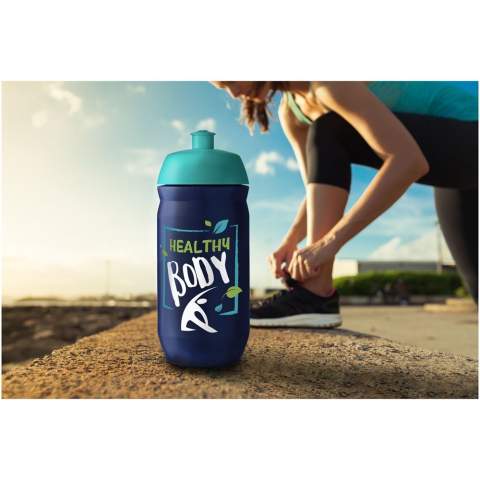 Bouteille de sport à paroi unique avec bouchon à visser à rabat. Fabriquée en plastique MDPE flexible, cette bouteille compressible est parfaite pour les environnements sportifs. Capacité de 500 ml. Fabriqué au Royaume-Uni. Sans BPA. Conforme à la norme EN12875-1. Lavable au lave-vaisselle.