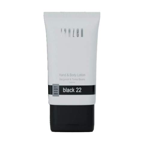 Brievenbuspakket met 3 verzorgingsproducten in de geur Black 22 van het merk Janzen. Inhoud: • Hand & Body Lotion - 50 ml • Shower Gel - 50 ml • Shampoo - 50 ml.    Black 22 heeft een fris-warme geur, balancerend tussen licht en intens. Black 22 is een rijk bouquet van onder andere bergamot en hete kruiden, tropische schorsen en zoete tonkabonen – ook wel bekend als de ‘verboden vrucht’.    Deze giftset zit in een stijlvolle verpakking die qua formaat perfect door de brievenbus past. Ideaal als direct mailing en een persoonlijke attentie voor de ontvanger.