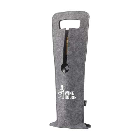 WoW! Trendy wijnfleshouder van RPET-vilt. Deze  wijngeschenkverpakking biedt ruimte aan 1 fles wijn (niet inbegrepen) met een doorsnede van ca. 7,5 cm. GRS-gecertificeerd. Totaal gerecycled materiaal: 95%.