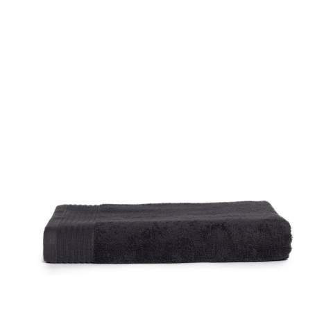 The 70 x 140 cm size makes the T1-70 Classic Bath Towel Anthracite bath towel ideal for the bathroom and the gym.<br />The many different colors create a perfect ambience in any room. Extra soft due to the combed cotton.<br />The bath towel dries quickly.<br />This item is inspired by the beautiful colors of Latin America.
