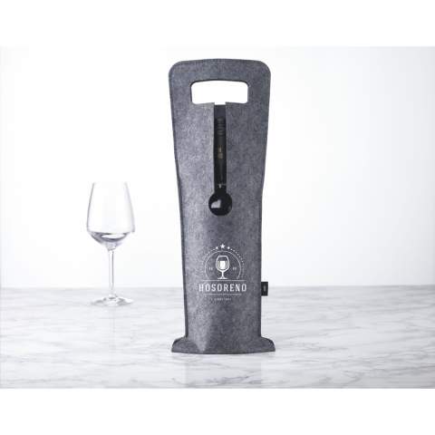 WoW! Trendy wijnfleshouder van RPET-vilt. Deze  wijngeschenkverpakking biedt ruimte aan 1 fles wijn (niet inbegrepen) met een doorsnede van ca. 7,5 cm. GRS-gecertificeerd. Totaal gerecycled materiaal: 95%.
