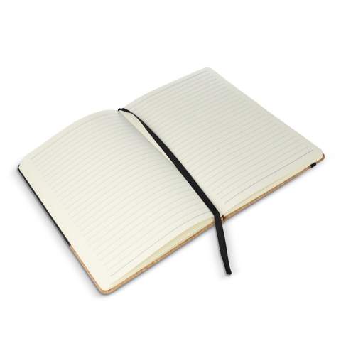 Ce carnet présente une couverture en PET et liège recyclés et 80 feuilles de papier lignées de 70 grammes certifiées FSC. Il est doté d'un élastique de fermeture et d'un ruban marque-page pour plus de commodité. Fabriqué avec du PET recyclé.