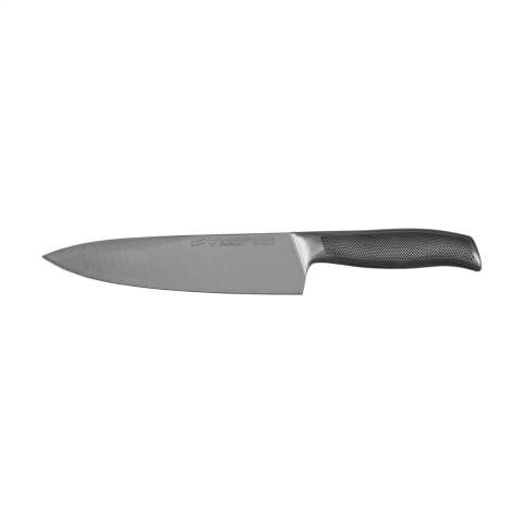 Koksmes uit de Diamant Sabatier Riyouri serie. Met extra breed lemmet van 20 cm. Voor het trancheren van vlees en vis en fijnsnijden of hakken van groenten en kruiden. Gemaakt van hoogwaardig, roestvrij edelstaal. Het robuuste heft heeft een speciale antislipstructuur. Het lemmet is vlijmscherp en sluit naadloos aan op het heft waardoor extra hygiëne gewaarborgd is. Per stuk in doos.