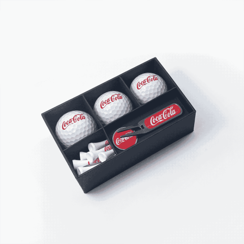 Geschenkverpakking met 12 tees 70 mm, een metalen pitchfork, metalen ball marker en 3 Wilson Ultra golfballen. Diverse kleurencombinaties mogelijk