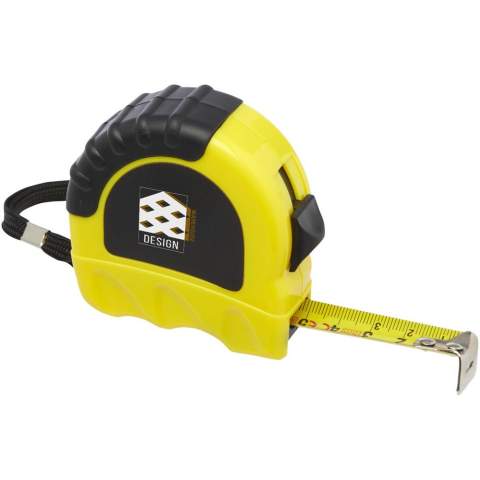 5 meter stalen en ijzeren meetlint inclusief ijzeren riemclip en polyester polsband. Geeft centimeters en inches weer. De hoes is gemaakt van 17% RCS-gecertificeerd gerecycled plastic en 3% gerecycled TPE. De Recycled Claim Standard (RCS) controleert de gerecyclede inhoud van een product in de hele toeleveringsketen. Verpakt in een STAC-geschenkverpakking van duurzame bronnen.