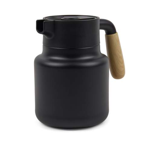 Gardez votre boisson chaude ou froide grâce à cette élégante carafe sous vide en acier inoxydable recyclé certifié RCS. D'une capacité de 1200 ml. Fonctionnelle et élégante, elle s'intègre à toutes les tables. Le couvercle est doté d'un bouton-poussoir pratique et d'une grande ouverture pour faciliter le remplissage et le nettoyage. La poignée en PP a un aspect bois naturel. Elle est facile à saisir et à utiliser. Ce pichet sous vide peut conserver les boissons chaudes jusqu'à 6 heures et froides jusqu'à 24 heures. Lavage à la main uniquement. Ne passe pas au micro-ondes. Certifiée par RCS (Recycled Claim Standard), la certification RCS garantit que l'ensemble de la chaîne d'approvisionnement en matériaux recyclés est certifiée. Le contenu recyclé total est basé sur le poids total du produit. Ce produit contient 62 % d'acier inoxydable recyclé certifié RCS.<br /><br />HoursHot: 6<br />HoursCold: 24