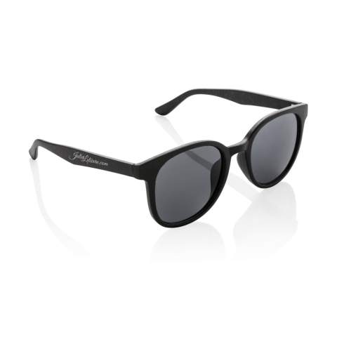 Sonnenbrille aus Weizenstroh ( 60% Wheatstraw, 40% Plastik) mit UV 400-Schutz, verpackt in Kraft-Papier-Box.