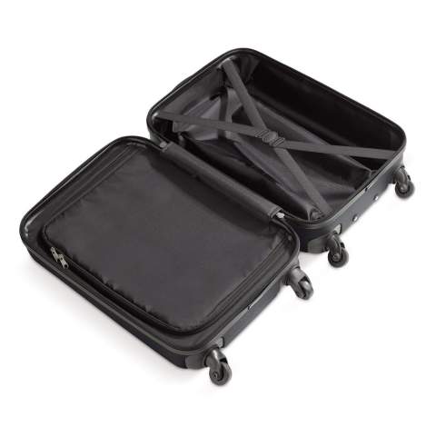 Dieser Trolley in Kabinengröße hat ein Hauptfach mit grauem Futter und ist mit einem Doppelreißverschluss ausgestattet. Der Koffer hat vier bewegliche Rollen. Mit Metallplatte zum Bedrucken. Jeweils in einer Schachtel verpackt.