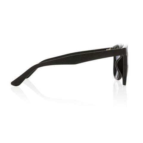 Sonnenbrille aus Weizenstroh ( 60% Wheatstraw, 40% Plastik) mit UV 400-Schutz, verpackt in Kraft-Papier-Box.