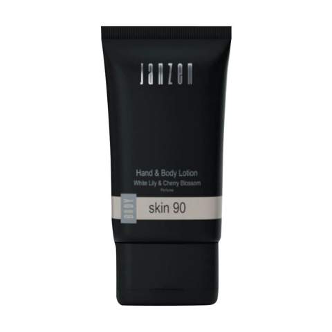 Brievenbuspakket met 2 verzorgingsproducten in de geur Black 22 van het merk Janzen. Inhoud: • Shower Gel - 50 ml • Hand & Body Lotion - 50 ml.    Opgewekt en vrolijk, dat is Skin 90. De kersenbloesem heeft in Japan een haast heilige status. Met haar lichtroze blaadjes en aangename geur is de boom een waar feest voor de zintuigen. Het subtiele van de kersenbloesem wordt in dit parfum afgewisseld met het frisse van de lelie en krachtige van de tonkaboon.    Deze giftset zit in een stijlvolle verpakking die qua formaat perfect door de brievenbus past. Ideaal als direct mailing en een persoonlijke attentie voor de ontvanger.
