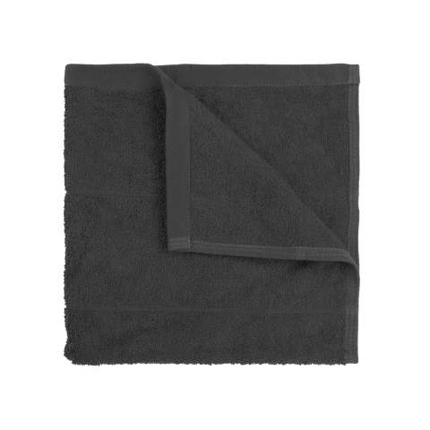 Das Küchentuch T1-KITCHENTOWEL Kitchen Towel Anthrazit ist ideal für die Küche.<br />Die gekämmte Baumwolle sorgt für maximale Feuchtigkeitsaufnahme.<br />Die Stoffstärke von 500 g/m² sorgt dafür, dass das Küchentuch nach Gebrauch gut trocknet.<br />Zwei praktische Schlaufen zum Aufhängen des Küchentuchs.<br />Wählen Sie aus verschiedenen frischen Farben.
