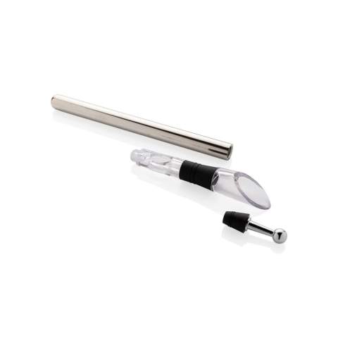 Dieser Weinkühler-Stab hält Ihren vorgekühlten Wein auf Temperatur und Sie und Ihre Gäste genießen so immer einen gut temperierten Wein. Lagern Sie den Stab im Gefrierfach und schenken Sie dann das erste Glas der Flasche ein um Platz für den Stab zu machen, der integrierte Belüfter sorgt für ein tropffreies Servieren und lässt den Wein dazu noch ausreichend atmen. Tolle Funktion im schlichten Design, ein Must-have für alle Weinliebhaber. In schicker Geschenkbox verpackt.
