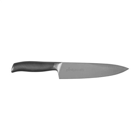 Koksmes uit de Diamant Sabatier Riyouri serie. Met extra breed lemmet van 20 cm. Voor het trancheren van vlees en vis en fijnsnijden of hakken van groenten en kruiden. Gemaakt van hoogwaardig, roestvrij edelstaal. Het robuuste heft heeft een speciale antislipstructuur. Het lemmet is vlijmscherp en sluit naadloos aan op het heft waardoor extra hygiëne gewaarborgd is. Per stuk in doos.