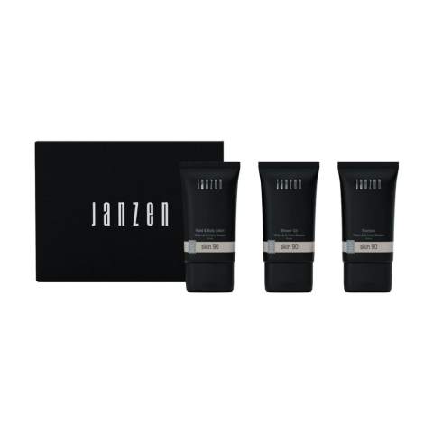 Brievenbuspakket met 3 verzorgingsproducten in de geur Skin 90 van het merk Janzen. Inhoud: • Shower Gel - 50 ml • Hand & Body Lotion - 50 ml • Shampoo - 50 ml.    Opgewekt en vrolijk, dat is Skin 90. De kersenbloesem heeft in Japan een haast heilige status. Met haar lichtroze blaadjes en aangename geur is de boom een waar feest voor de zintuigen. Het subtiele van de kersenbloesem wordt in dit parfum afgewisseld met het frisse van de lelie en krachtige van de tonkaboon.    Deze giftset zit in een stijlvolle verpakking die qua formaat perfect door de brievenbus past. Ideaal als direct mailing en een persoonlijke attentie voor de ontvanger.