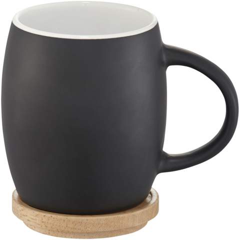 The cosy Heart 400 ml ceramic mug with a matt finish and wooden coaster is a trendy companion for a hot drink on cold winter days. The round design stands out everywhere, just like the colour accent on the inside. The ceramic material is heat-resistant and the coaster can also be used as a lid. The Hearth mug (including print) is dishwasher safe according to EN12875-1 for at least 125 washes. 