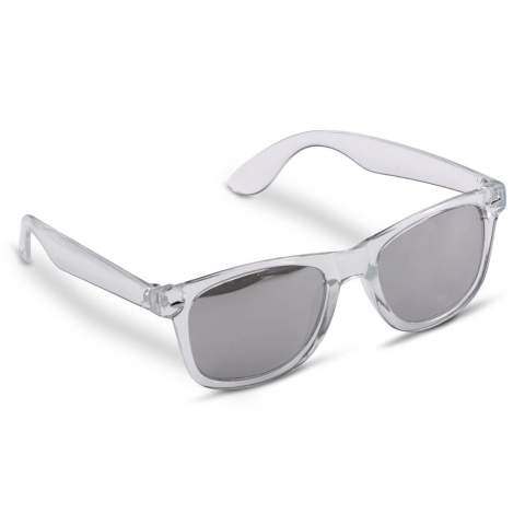 Lunettes de soleil avec monture transparente pour hommes ou femmes. Les verres sont équipées d'un filtre UV-400 qui protège les yeux pendant les beaux jours ensoleillés.