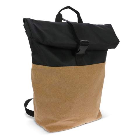 Wir stellen unseren Rolltop-Rucksack aus nachhaltigen Materialien vor - Kork und R-PET. Er vereint Stil und umweltbewusstes Design und verfügt über einen aufrollbaren Deckel zur flexiblen Aufbewahrung, der aus recycelten PET-Flaschen und natürlichem Kork hergestellt wird. Erweitern Sie Ihre Reise und minimieren Sie gleichzeitig Ihren ökologischen Fußabdruck.