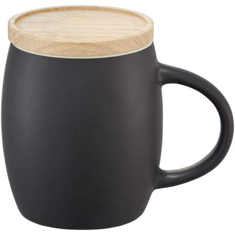 The cosy Heart 400 ml ceramic mug with a matt finish and wooden coaster is a trendy companion for a hot drink on cold winter days. The round design stands out everywhere, just like the colour accent on the inside. The ceramic material is heat-resistant and the coaster can also be used as a lid. The Hearth mug (including print) is dishwasher safe according to EN12875-1 for at least 125 washes. 