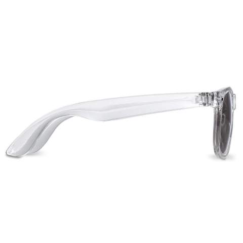 Lunettes de soleil avec monture transparente pour hommes ou femmes. Les verres sont équipées d'un filtre UV-400 qui protège les yeux pendant les beaux jours ensoleillés.