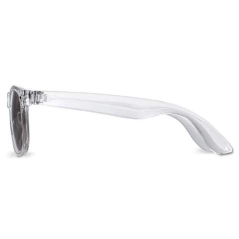 Lunettes de soleil avec monture transparente pour hommes ou femmes. Les verres sont équipées d'un filtre UV-400 qui protège les yeux pendant les beaux jours ensoleillés.