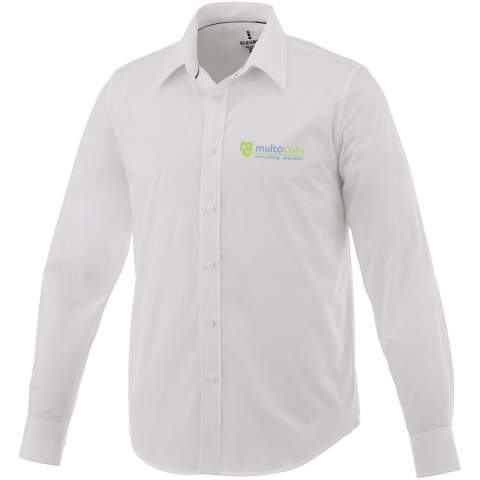 The Hamell long sleeve men's stretch shirt – an ideal combination of style and comfort. This woven shirt features a lightweight poplin fabric of 97% cotton and 3% elastane. Poplin fabric is known for its tight weave, which provides exceptional durability while maintaining a soft and smooth texture against the skin. This means that the Hamell shirt is not only comfortable to wear but also resistant to everyday wear and tear, ensuring long-lasting use. The added stretch provides ultimate freedom of movement, ensuring optimal comfort throughout the day even more. Its hidden button-down collar adds sophistication while maintaining a clean look. 