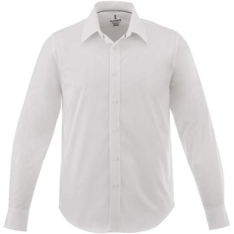 The Hamell long sleeve men's stretch shirt – an ideal combination of style and comfort. This woven shirt features a lightweight poplin fabric of 97% cotton and 3% elastane. Poplin fabric is known for its tight weave, which provides exceptional durability while maintaining a soft and smooth texture against the skin. This means that the Hamell shirt is not only comfortable to wear but also resistant to everyday wear and tear, ensuring long-lasting use. The added stretch provides ultimate freedom of movement, ensuring optimal comfort throughout the day even more. Its hidden button-down collar adds sophistication while maintaining a clean look. 