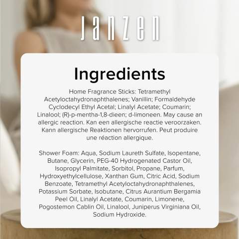 Un set cadeau de produits pour la maison et le corps au parfum Euphoria de la marque Janzen. Contenu : • Bâtonnets parfumés – 100 ml • Mousse de douche – 200 ml. La combinaison de ces produits vous offre l’expérience ultime de la fragrance Euphoria, tant sous la douche que dans votre maison. Plusieurs univers se rencontrent dans ce parfum riche et aromatique. Laissez-vous séduire. Laissez la chaleur de l’ambre vous emmener dans un voyage au cœur de l’Orient. Une combinaison spectaculaire avec les effets purifiants et clarifiants du pamplemousse, fruit à la saveur douce et amère. Le tout accompagné de notes subtiles de menthe, de rhubarbe et de violette. Les produits raffinés sont déjà emballés dans un luxueux coffret cadeau. Par set dans une boîte.