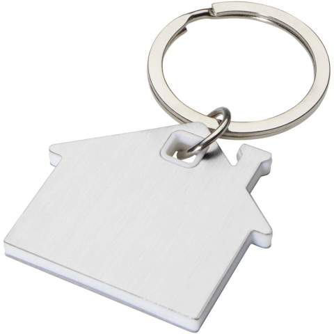 Sleutelhanger in de vorm van een huis, met een roestvrijstalen plaatje met een mat design aan de voor- en achterkant en een gekleurde plastic chip in het midden.