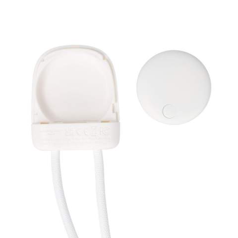 Deze innovatieve oplaadkabel van 1 meter heeft een ingebouwde Apple Find My-tracker, zodat je je spullen gemakkelijk kunt terugvinden met iOS-apparaten. Hij heeft dubbele poorten voor invoer (USB-A en Type-C) en uitvoer (Lightning en Type-C), waardoor hij veelzijdig is voor verschillende apparaten. De kabel ondersteunt CarPlay en snelladen tot 60 W, waardoor je je gadgets betrouwbaar en snel kunt opladen.  Als je deze kabel in je auto bewaart, kun je je auto gemakkelijk terugvinden, zelfs als hij gestolen is. Deze kabel combineert functionaliteit, gemak en duurzaamheid in één slim ontwerp.